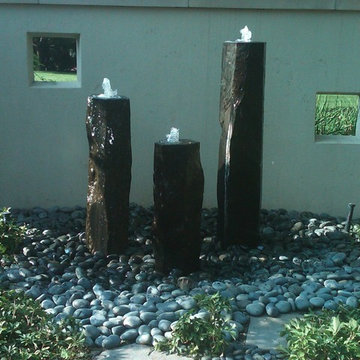Fountainscapes: Bubbling Boulder, Spilling Urns, and Other Vignette Fountains