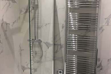 Example of a minimalist bathroom design in Other