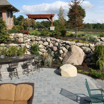 Outdoor Kitchen & Bars