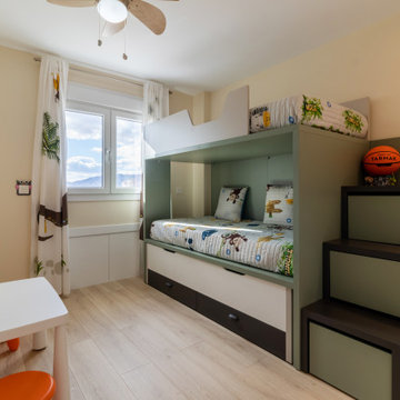 Dormitorio infantil con litera de cama compacta