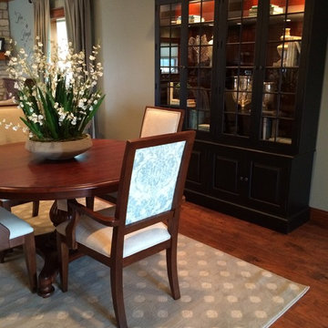 Round Table Dining