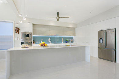 Photo of a modern kitchen in Cairns.