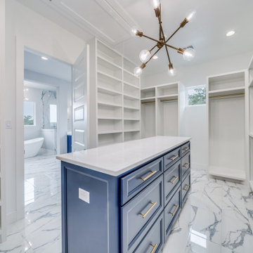 Modern: 4,950 ft², 4 BR/4 BA/2 ST