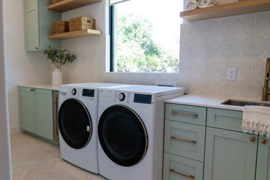 Example of a laundry room design in Austin