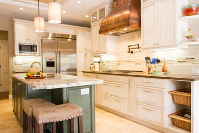 Kitchen - kitchen idea in Los Angeles