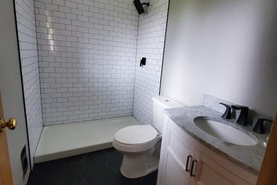 Example of a minimalist bathroom design in Seattle