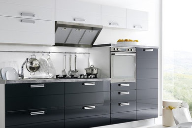 Кухня S75, модель Vania, отделка глянцевый полимер