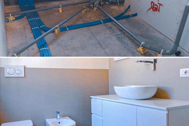 Idee per una stanza da bagno padronale moderna con ante bianche