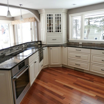 Traditional White Kitchen Remodel with Cook top in the peninsula