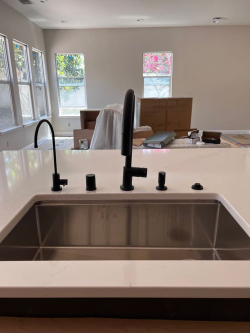 Radius for countertop sink cutout is bigger then sink corner radius