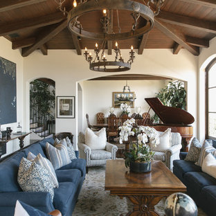 Ejemplo de salón con rincón musical abierto, mediterráneo, grande, con paredes blancas, suelo de madera oscura y suelo marrón