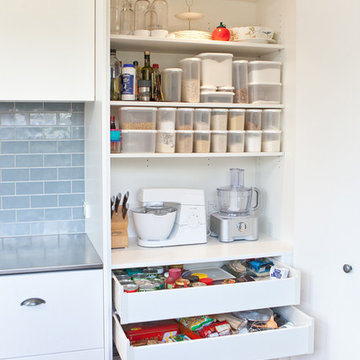 Super Cute Modern Kitchen with a Retro Twist
