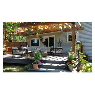 Cozy Cedar Pergola With Maintenance Free Composite Decking ...