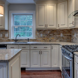 Creme Maple Glaze kitchen - Kitchen Cabinetry