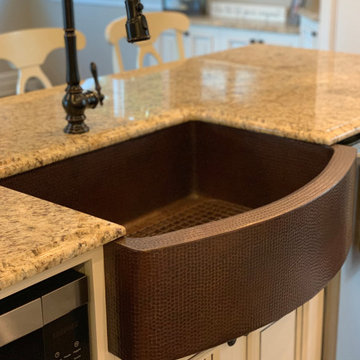 30" Hammered Copper Rounded Apron Front Single Basin Kitchen Sink (KASRDB30249)