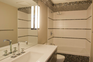Bathroom - contemporary bathroom idea in Calgary