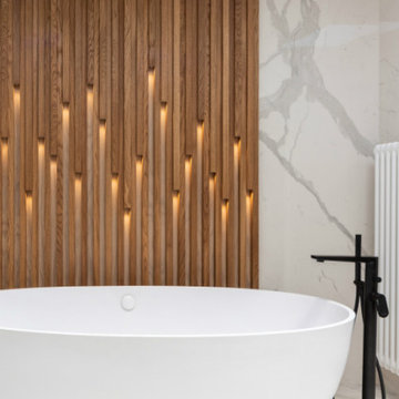 Деревянные рейки с торцевой подсветкой в ванной комнате - Дуб