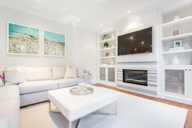 Home design - transitional home design idea in Toronto