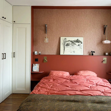 La chambre et la tête de lit sur-mesure de l'appartement - atelier de famille