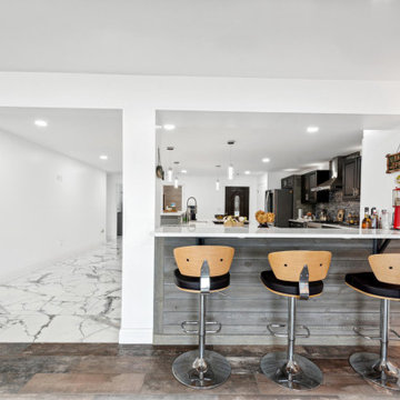 Kitchen & Bar Area