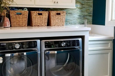 Example of a mid-sized cottage laundry room design in Los Angeles