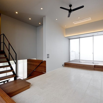 視線を受け止める石の壁　A-House