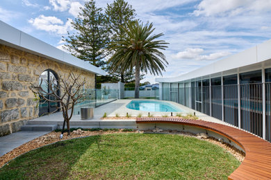 Design ideas for a midcentury pool in Perth.