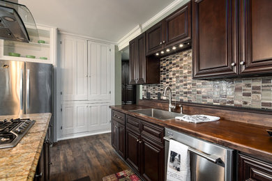 Example of an arts and crafts kitchen design in Louisville