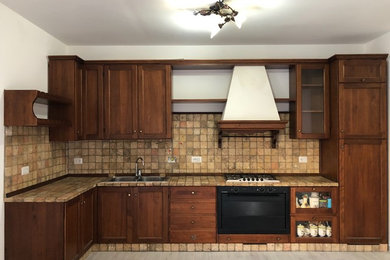 Ispirazione per una cucina country di medie dimensioni