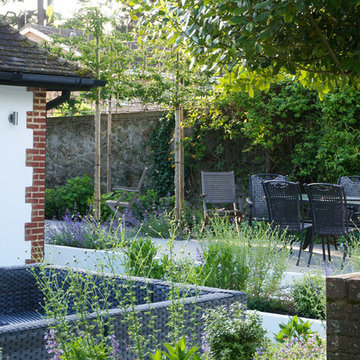 Maidstone - Relaxing Courtyard Garden