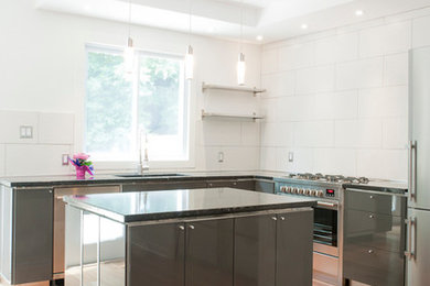 Inspiration for a contemporary kitchen remodel in Toronto