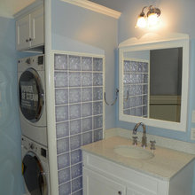 2025: Bathroom w washer/dryer