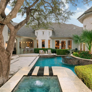 Large Courtyard Luxury Pool and Spa