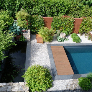 Idéer för en mellanstor modern träningspool på baksidan av huset, med granitkomposit