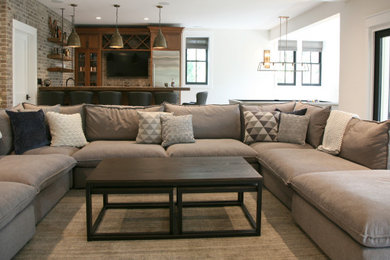 Cottage family room photo in Milwaukee