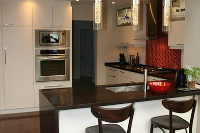 Inspiration for a contemporary kitchen remodel in Toronto