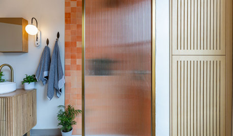 12 Bathrooms With Reeded Glass Screens
