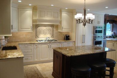Kitchen - transitional kitchen idea in Philadelphia