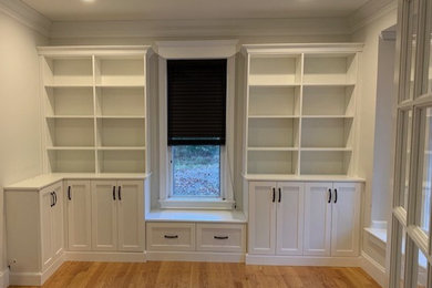 Example of a home office design in Boston