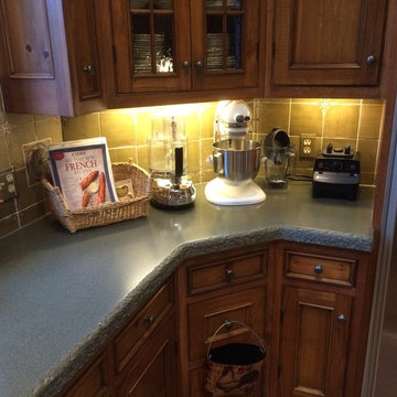 Silestone Countertops on Existing Kitchen Cabinets ~ Akron, OH