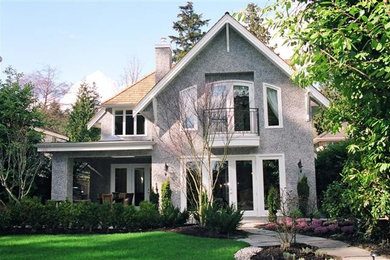 Example of a classic home design design in Vancouver