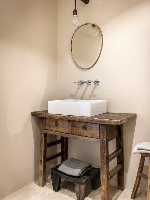 Mediterrane Gästetoilette & Gäste-WC mit Waschtisch aus Holz: Ideen für