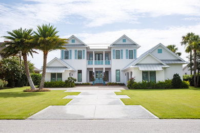 Example of a beach style exterior home design in Jacksonville