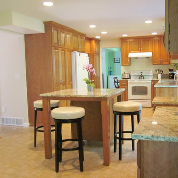 Family kitchen with flexible two-piece island
