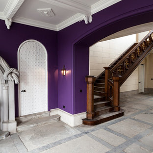 На фото: узкие прихожие в классическом стиле с фиолетовыми стенами