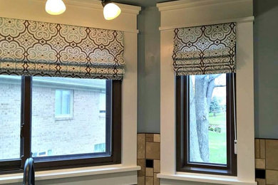 Kitchen - transitional kitchen idea in Detroit