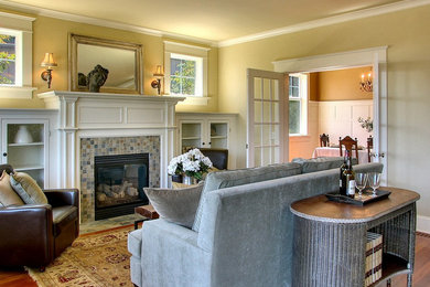Inspiration for a contemporary living room remodel in Toronto