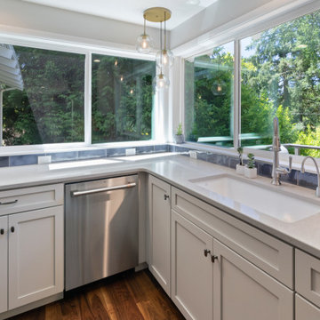 Warm Contemporary Kitchen