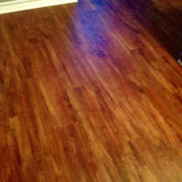 Locking floating vinyl wood look plank floor