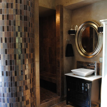Bath with curved tile wall